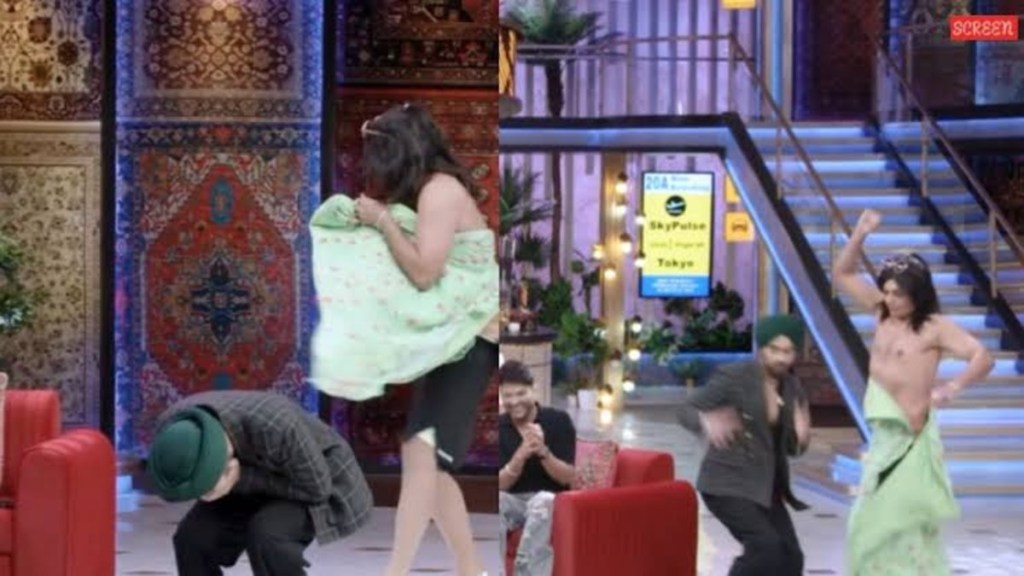 Sunil Grover’s Towel Fell On Stage While Enacting On The Kapil Sharma Show As A Girl Taking Bath, Deets&nbsp;Inside
